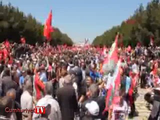 Anıtkabir "Türkiye laiktir laik yakalacak" sloganlarıyla yankılandı