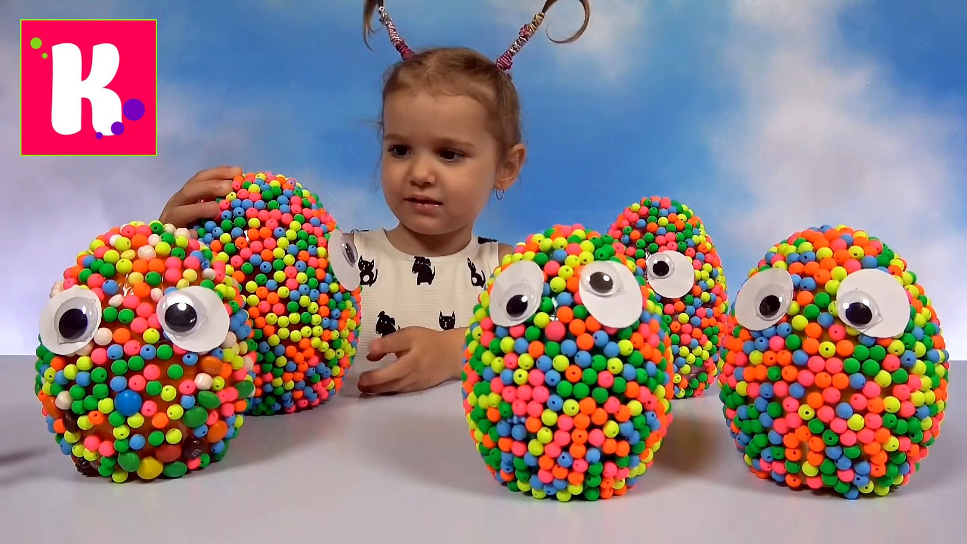 ⁣Игрушки и конфеты таракан и бутылка 7Up в больших яйцах с глазами для канала Мисс Катя Toys _ candy 