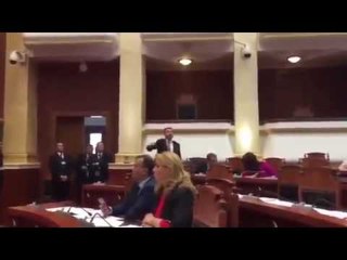 Video 2/BLUSHI: ELVIS RROSHI ME KERCENOI ME MESAZH