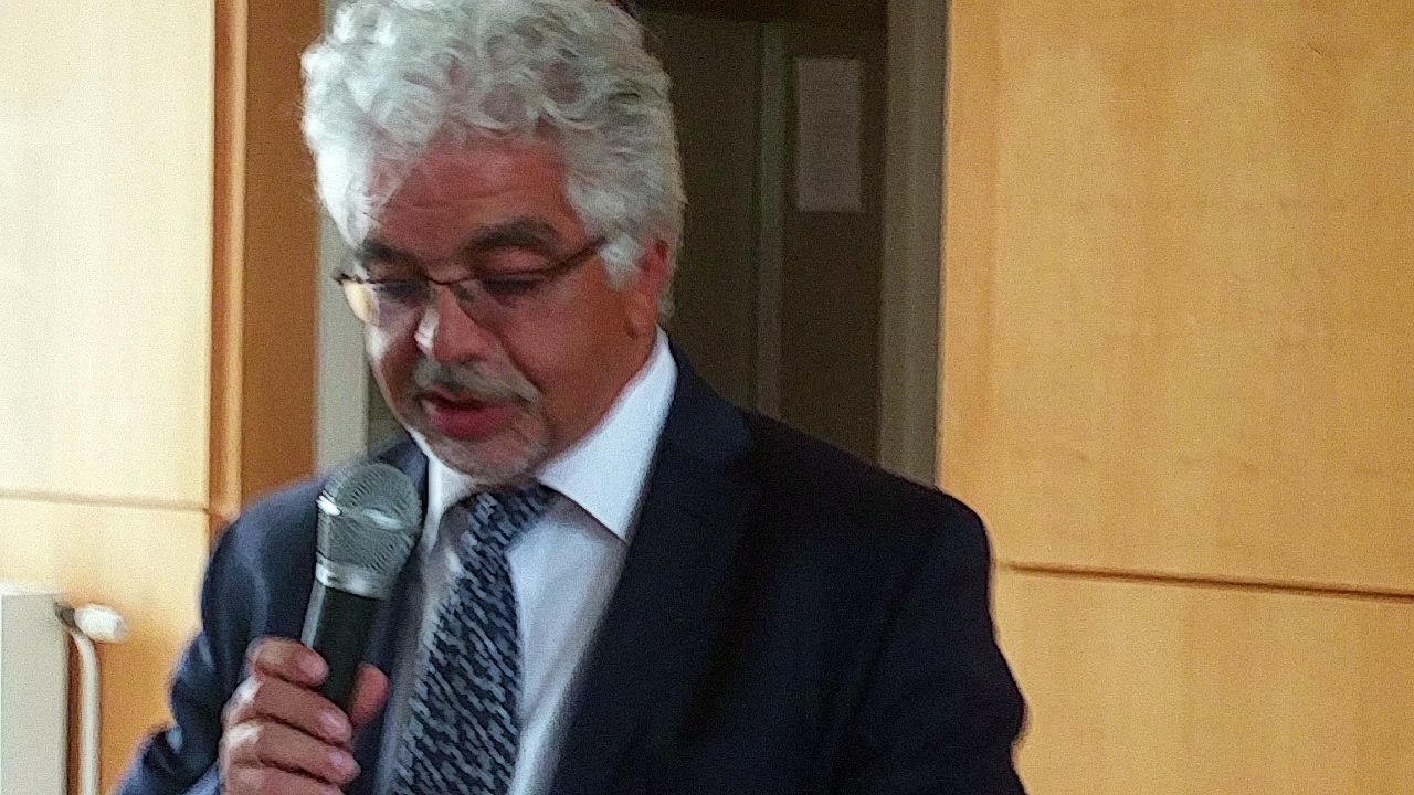 Le départ de Elio Mélis, directeur de l'hôpital de Vire (Calvados)