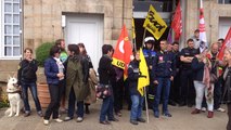 La police interdit l'entrée de la mairie d'Alençon aux manifestants