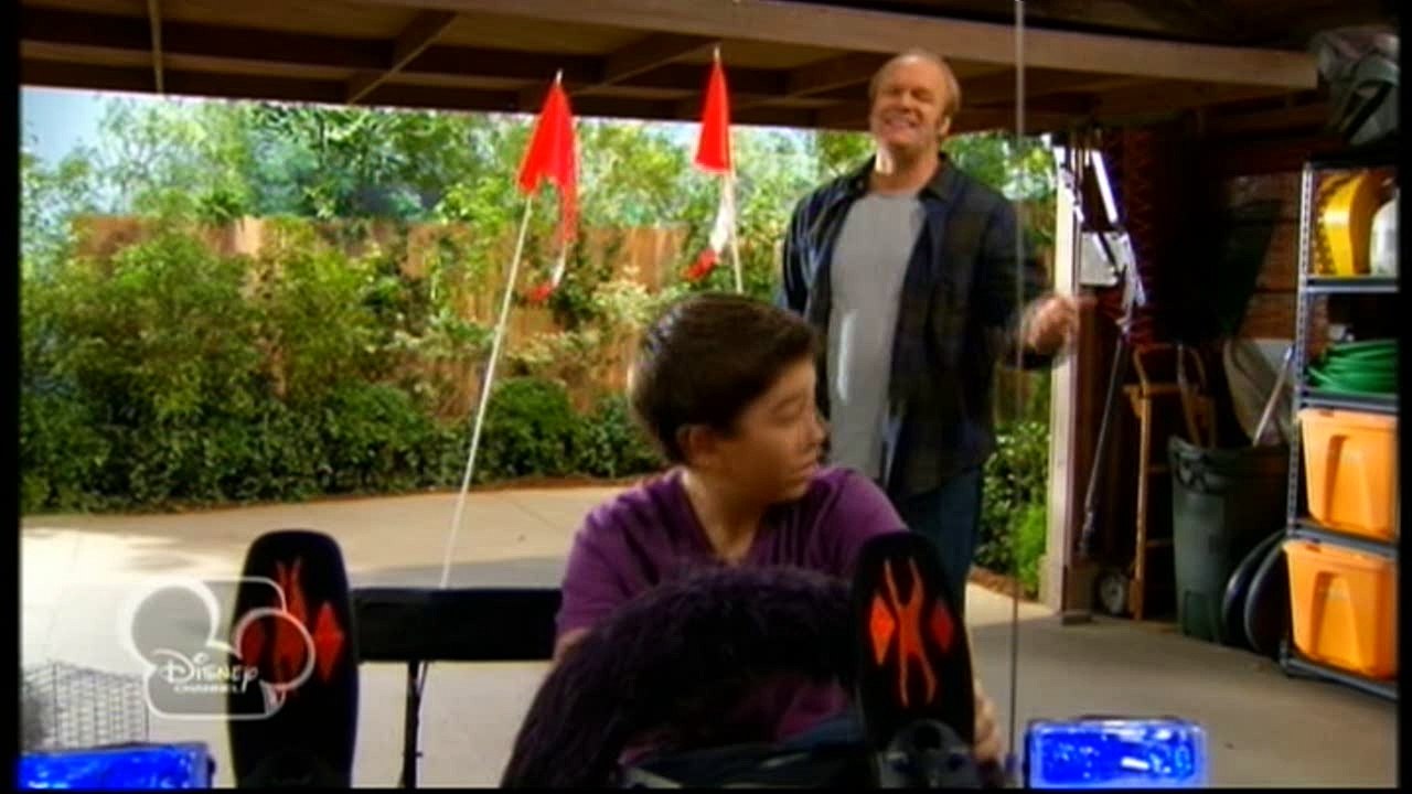 Good Luck Charlie S02E01 - Charlie Is 2 [NL-DUB]