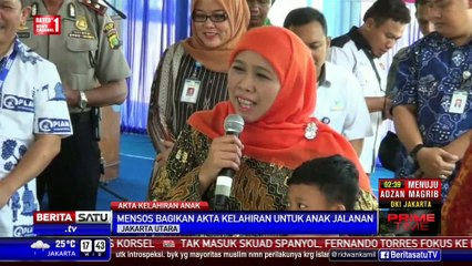 Khofifah Bagikan Akta Kelahiran ke Ratusan Anak Jalanan
