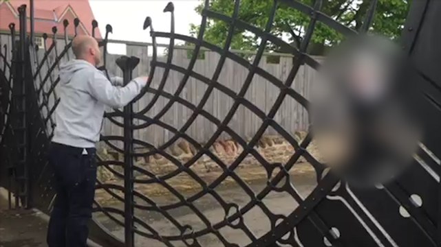 Telegraph reporter asks to be let into Muirfield Golf Club