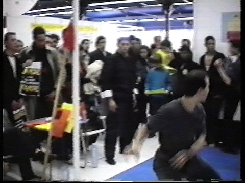 Démonstration de kungfu taichi organisée par maître tran-kinh Salon des arts martiaux Paris 1995
