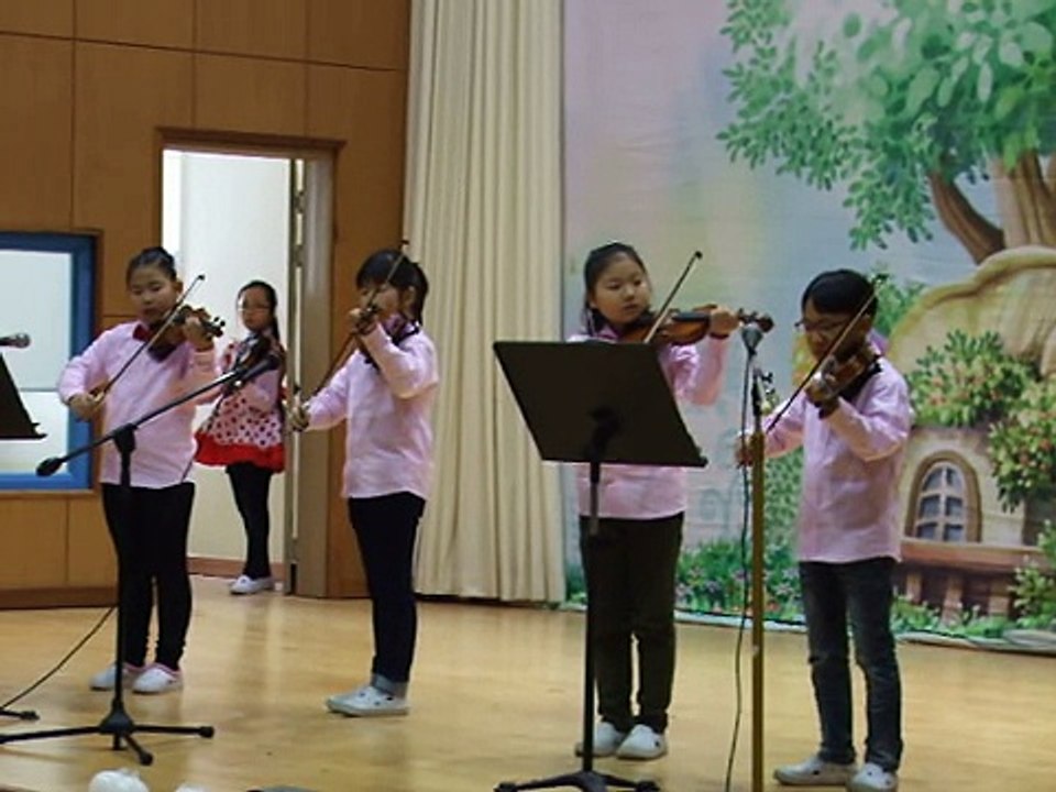 장동초등학교 2015년 졸업식 공연 10 바이올린부 바이올린 연주1