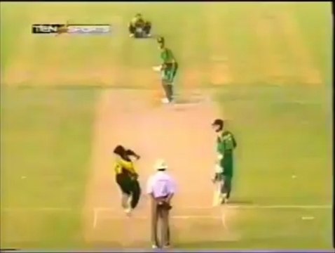watch Shoaib Akhter Dangerous Yorkers & Bouncers
