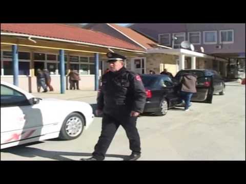 KAPSHTICA E BLLOKUAR NGA E PREMTJA DERI TE DIELEN PER SHKAK TE GREVES NE GREQI LAJM