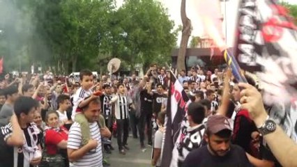 Beşiktaş Şampiyonluğunu Kutluyor (2)