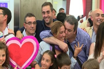 La pareja rescatada en Malasia pisa suelo español