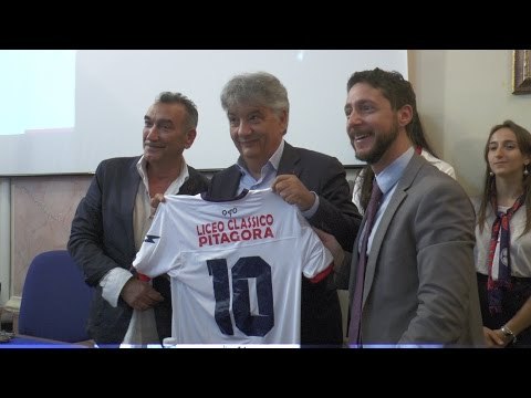 Crotone+ Scuola, i rossoblù al Liceo Classico Pitagora. Alunni in delirio