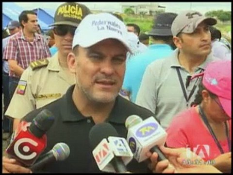 Glas visita las zonas afectadas por el terremoto