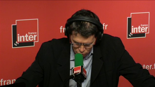 La voiture de police en flammes (La Mécanique Médiatique)