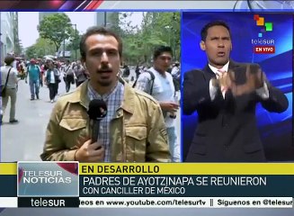 México: padres de los 43 exigen renuncia de Tomás Zerón