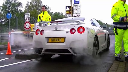 NISSAN GTR R35 LOUD SOUNDS