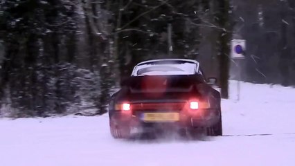 Porsche 930 3.0 Turbo Drave Drifting in SNOW!