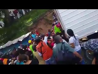 Ciudadanos de Paracotos saquearon camión de harina