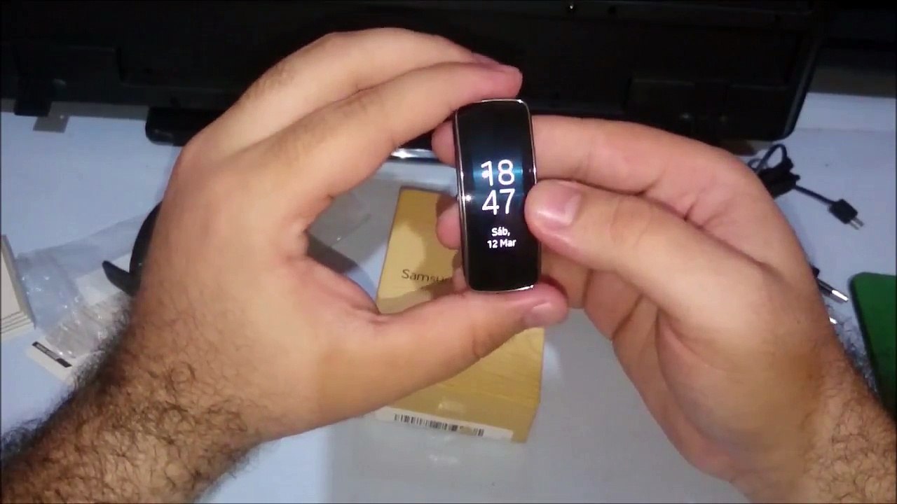 Samsung Gear Fit SM-R350 Unboxing