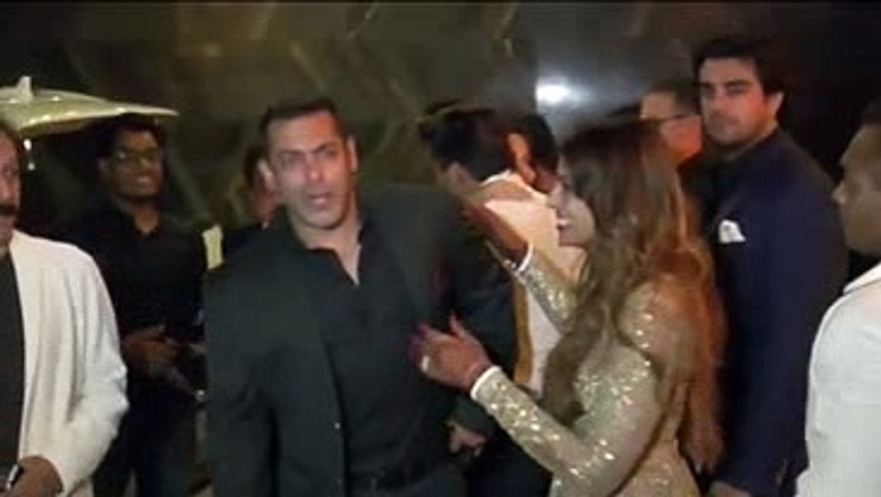 ANGRY_Salman_Khan_INSULTS_Reporter_For_Asking_About_His_Marriage_At_Bipasha_27s_Wedding_2016
