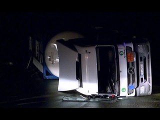 Vorë, përmbyset autoboti - Top Channel Albania - News - Lajme