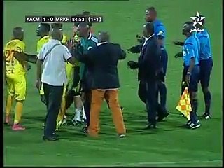 L'arbitre est frappé par un membre du staff d'El Merreikh Sudan en coupe de la CAF