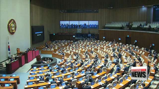 Lawmakers pass undisputed bills, scrap thousands of others, at final assembly session