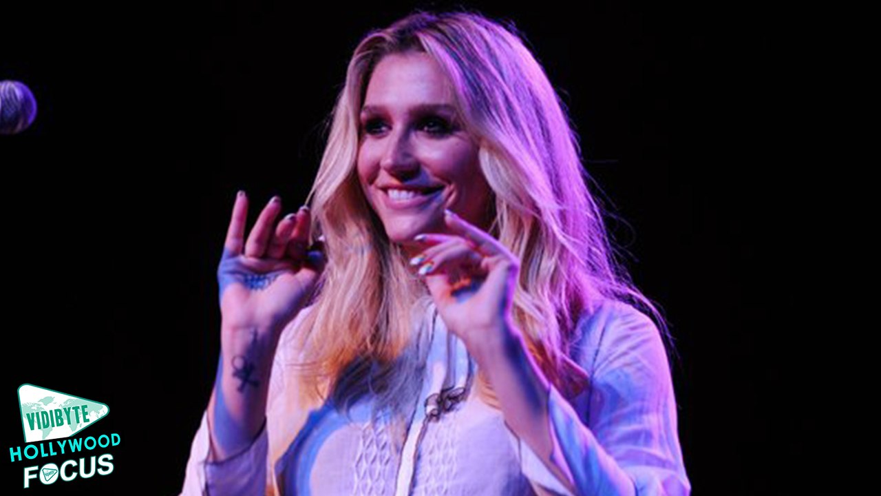 Kesha Performs Bob Dylan Cover At Ben Folds Concert
