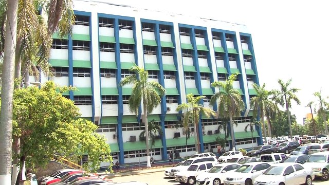 Siguen en paro medicos del Mario Rivas