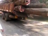 Accident Videos Truck Accident in Kerala Caught on Camera - listed4u video