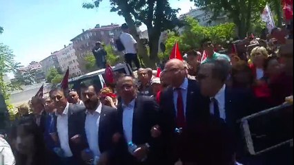 CHP'li vekiller Anıtkabir'e terörist marşı söyleyerek gitti!