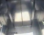 Ciuman Di Lift Kerekam CCTV