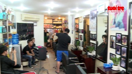 Chú Tài cắt tóc miễn phí