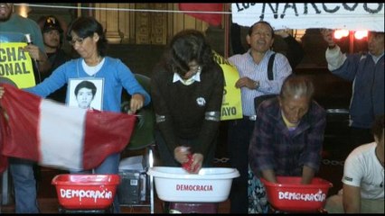 El colectivo "Keiko No Va" protesta en Lima contra la "narcopolítica"