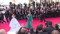 Bella Hadid presque nue sur le tapis rouge de Cannes