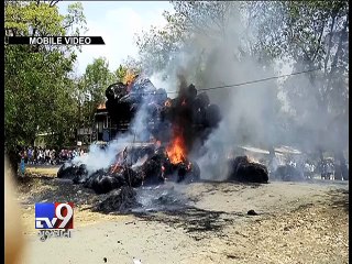 Haystack laden truck catches fire in Tapi - Tv9 Gujarati