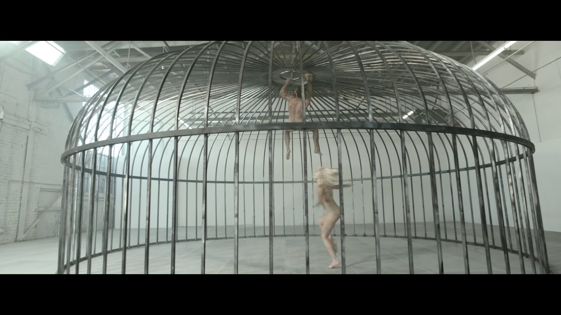 Sia - Elastic Heart feat. Shia LaBeouf & Maddie Ziegler (Official Video) -  video Dailymotion