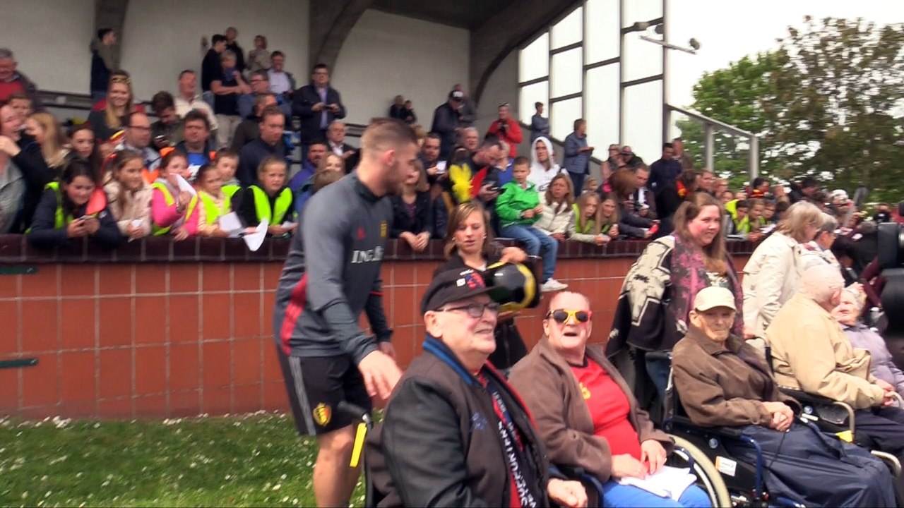 Les Diables Rouges s'offrent une petite séance de dédicaces à Knokke