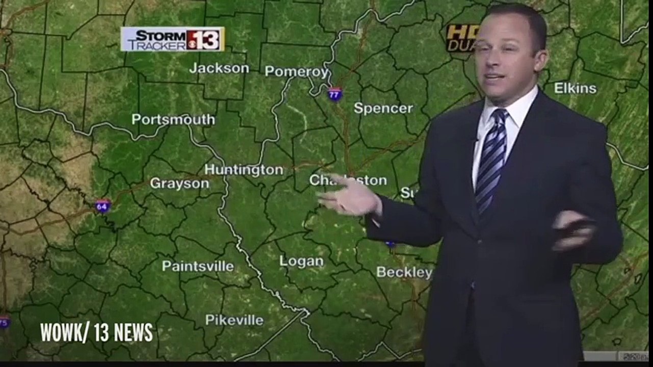 Un présentateur météo pousse un énorme cri en plein direct à la vue... d'une araignée