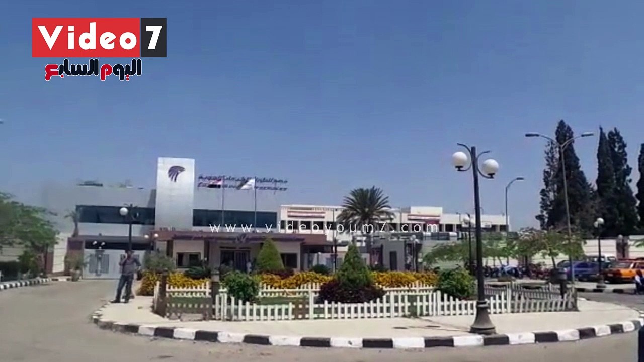 بالفيديو..توافد  الإعلاميين والمراسلين لمطار القاهرة لمتابعة أزمة الطائرة المنكوبة