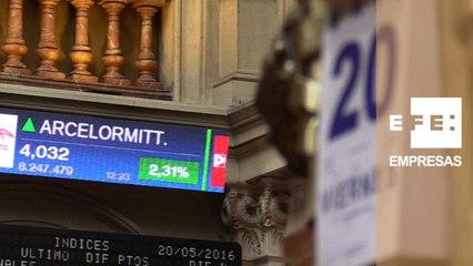 El IBEX 35 sube un 0,80% a mediodía y se mantiene cerca de los 8.800 puntos