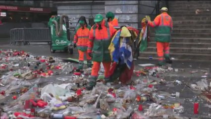 Retrait du mémorial en hommage aux victimes place de la Bourse