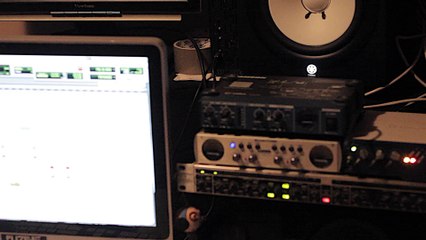 L'uZine & Reke - Muévete⎪Studio teaser