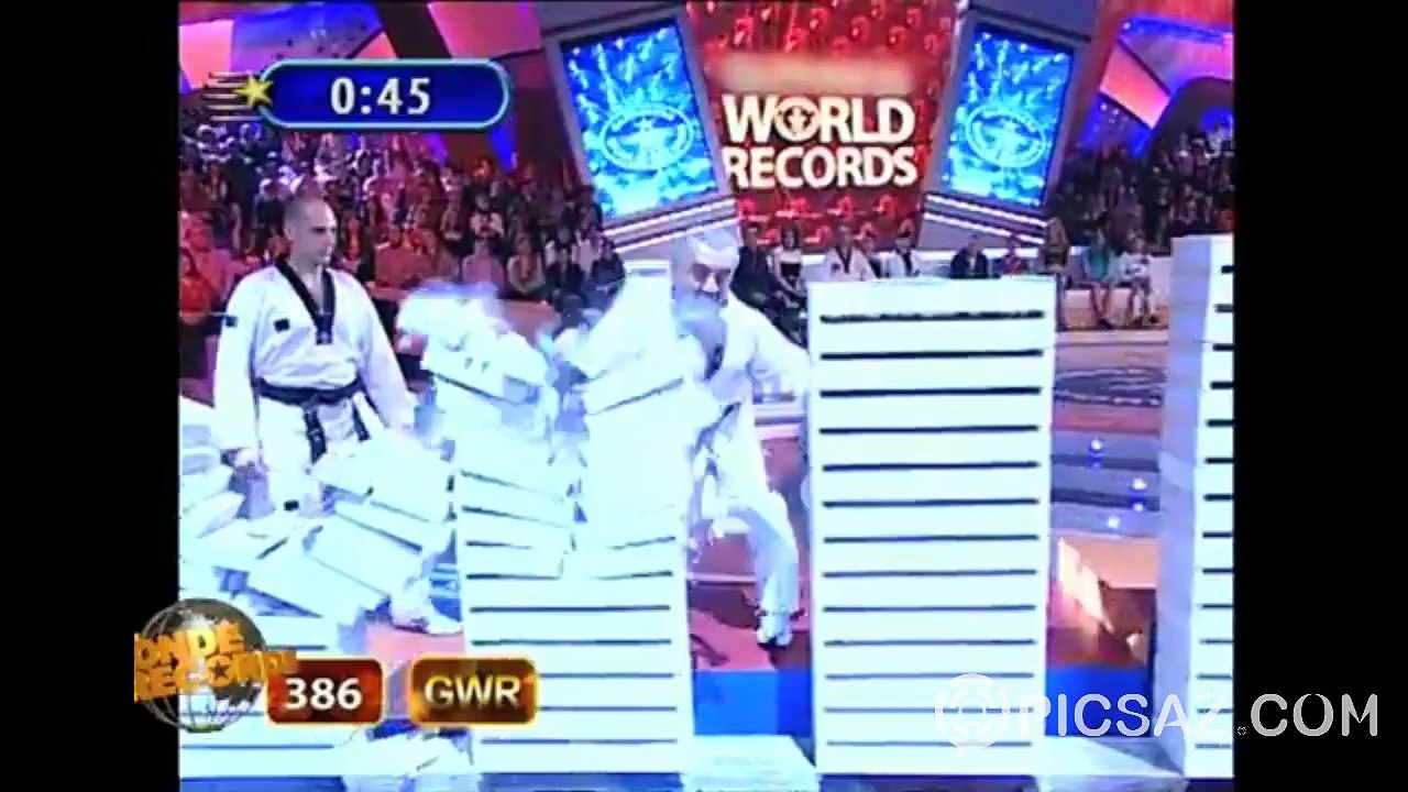 Man broke stone with one hand and make new world record