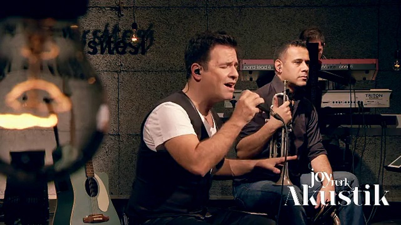 Bora Öztoprak - Son Bir Kez (Akustik Canlı Performans)