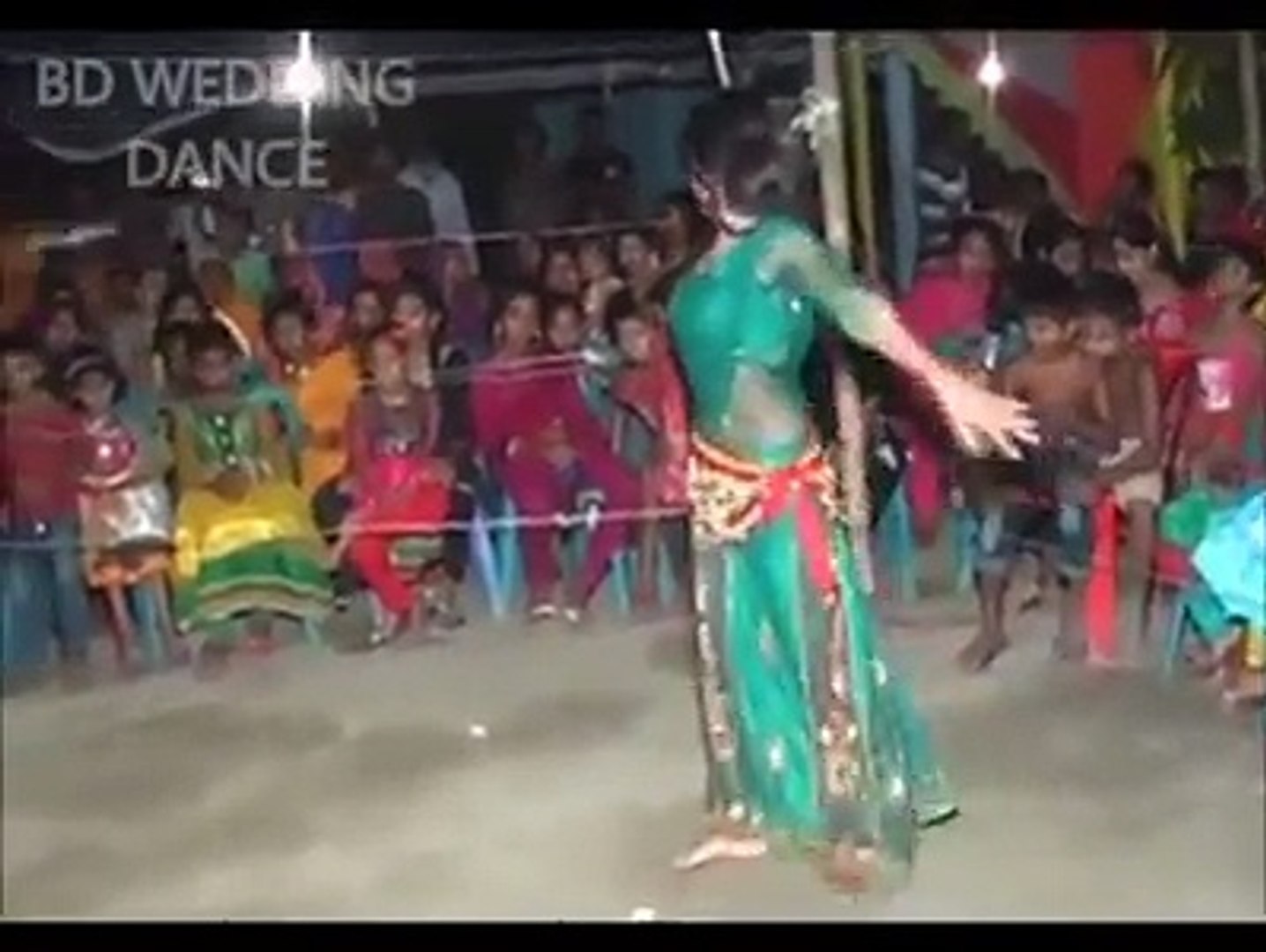 bangladashi girl dance on village wedding