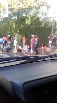 La cola en Los Samanes en horas de la mañana para comprar en un supermercado