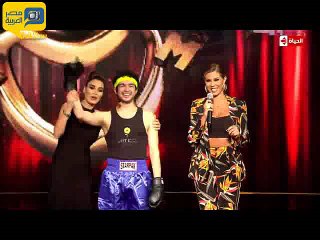 سيرين عبد النور تُقبِل متسابق "ذا كوميدي" وتمنحه وردة