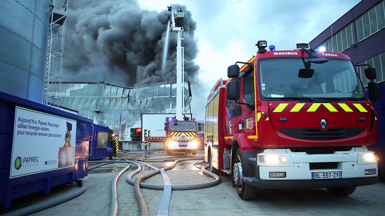 Impressionnant incendie à Pont Ste-Maxence