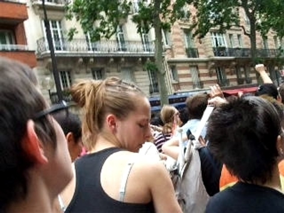 Gaypride 2007 : ambiance près du char du Pulp (1/3)