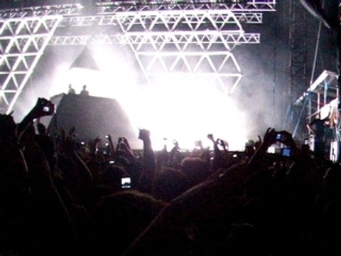 Daft punk debut nimes 2007 robot rock